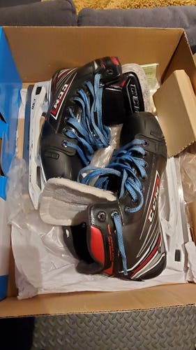 Youth CCM JetSpeed FT480 Hockey Skates Regular Width Size 5.5