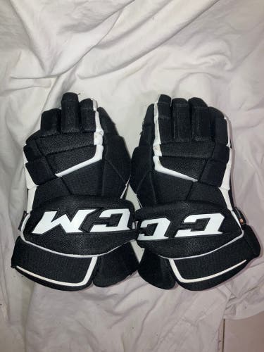 Used Black CCM 15" Tacks 9060 Gloves