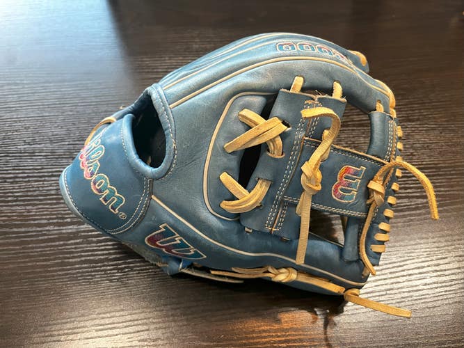 2023 Right Hand Throw Wilson Infield Wilson A2000 1786 11.5″ Love the Moment Autism Speaks Glove