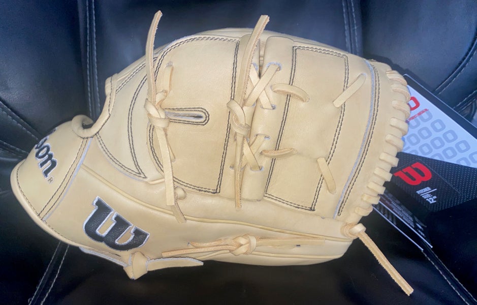 New!! 2023 Wilson Right Hand Throw A2000 Baseball Glove 12"