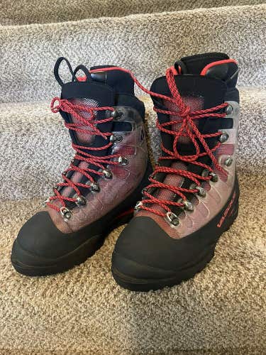 Vasque mountaineering super alpinista size 7 boots
