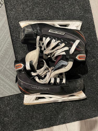 Used Bauer Regular Width Size 4 Vapor X700 Hockey Goalie Skates
