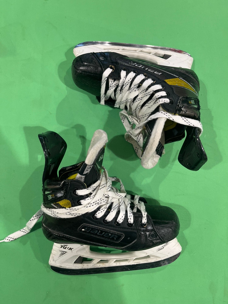 Used Junior Bauer Supreme 3S Pro Hockey Skates Extra Wide Width Size 1.5