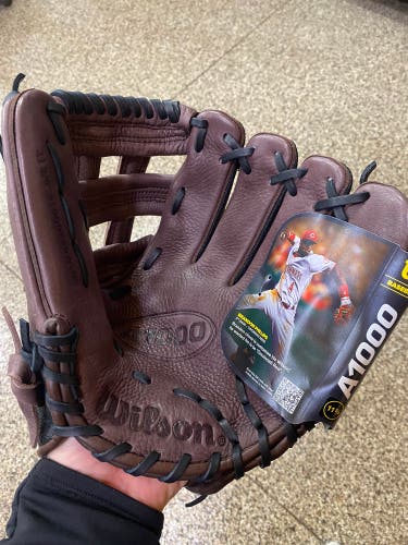 New Wilson A1000 Right Hand Throw 11.75"