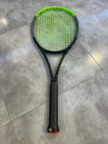 Used Men's Wilson Blade 98 (16x19) v7 Tennis Racquet
