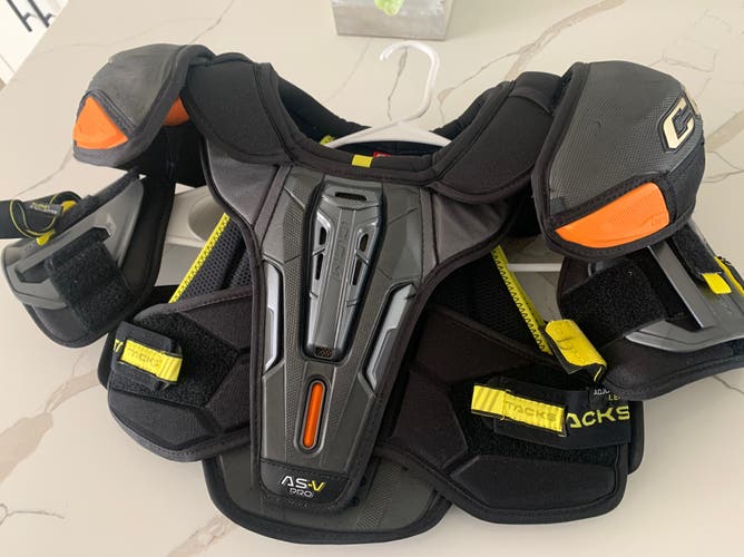 CCM AS-V Pro Shoulder pad Junior large