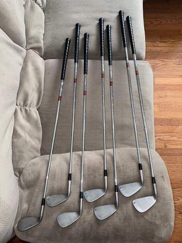 Used Right Handed 7 Pieces Clubs (Full Set)