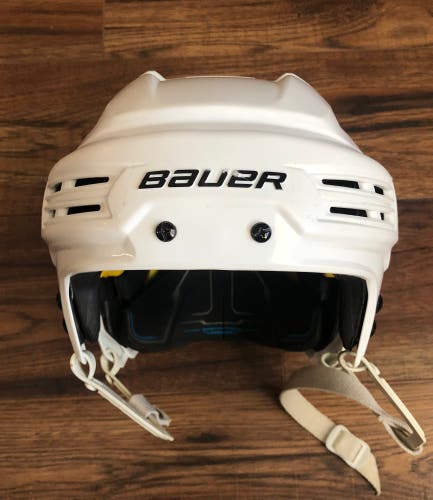 Used - Bauer Re-Akt 200 Pro Stock Helmet - Medium - White