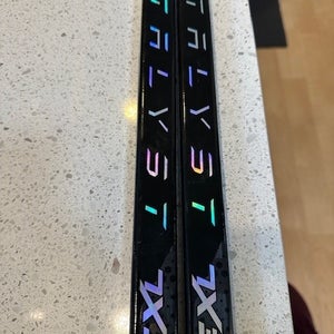 Senior Right Handed True Catalyst 7X Hockey Stick P28