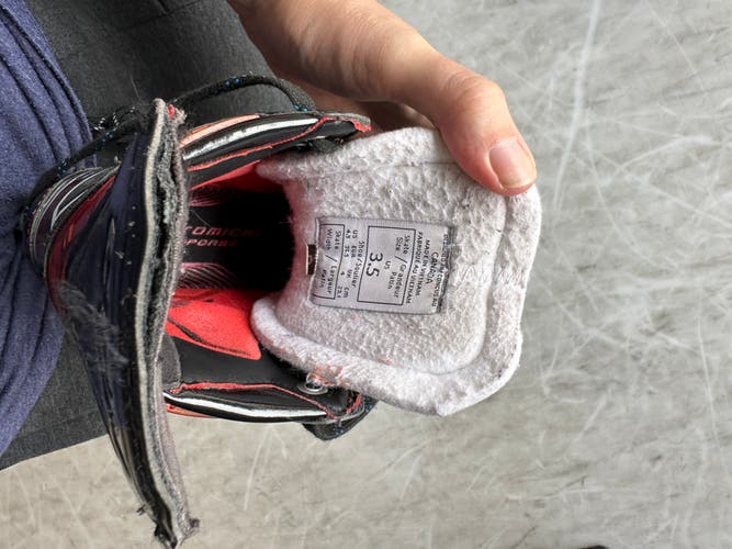 Junior CCM Regular Width Size 3.5 JetSpeed FT2 Hockey Skates