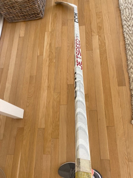 Senior Right Handed P28 JetSpeed FT5 Pro Hockey Stick