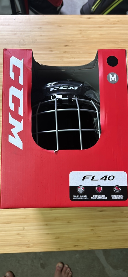 New Medium CCM FL40 Helmet
