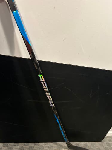 Senior Left Hand P28 Nexus Sync Hockey Stick
