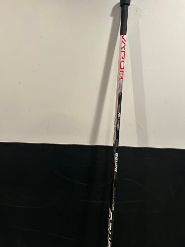 Senior Left Hand P28 Vapor Hyperlite Hockey Stick