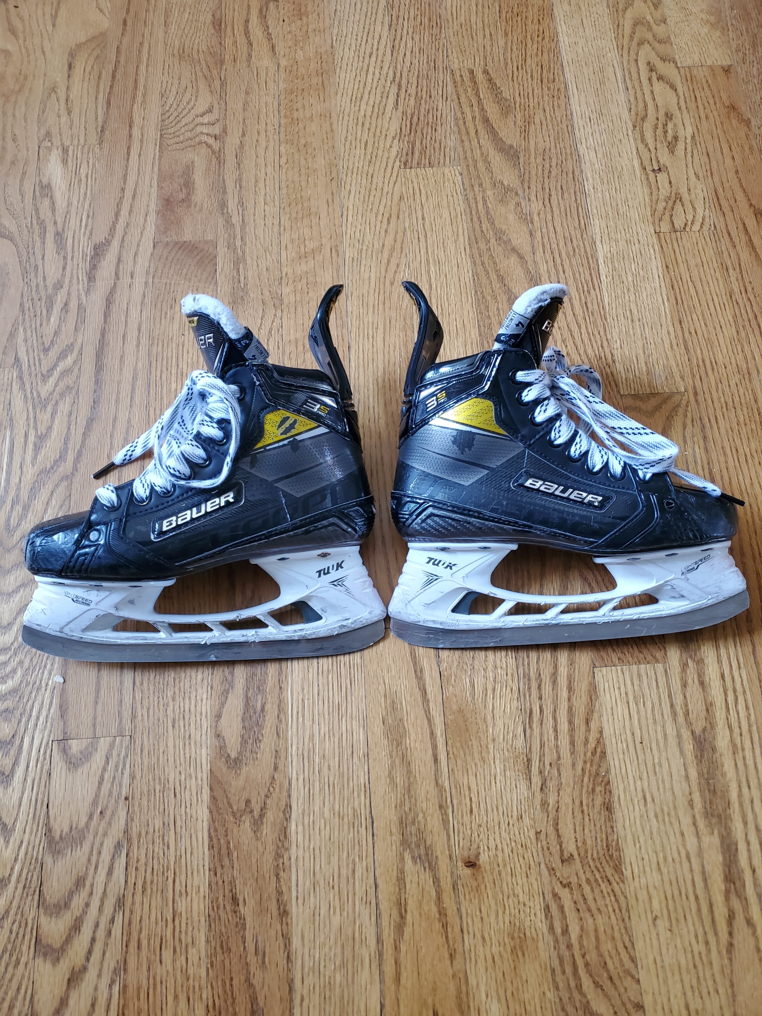 Used Intermediate Bauer Supreme 3S Pro Hockey Skates Size 4