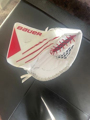 Bauer Hyperlite Goalie Glove