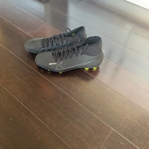 Men’s soccer cleats