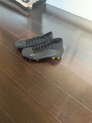 Men’s soccer cleats