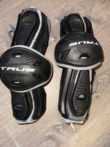 True Frequency xl arm guards black