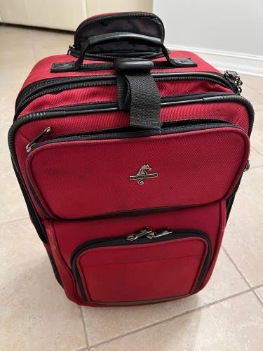 Atlantic expandable rolling suitcase 22”