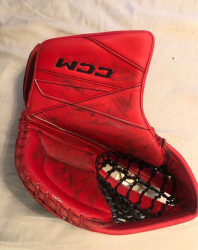 CCM Axis 2.9 Intermediate red and black goalie catcher