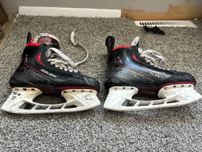 Used Bauer Regular Width 8 Vapor 3X Pro Hockey Skates