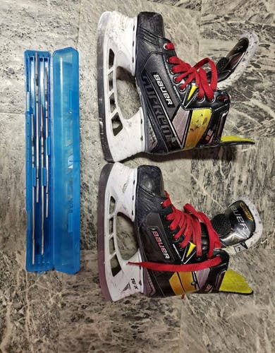 Used Bauer Regular Width Size 2 Hockey Skates
