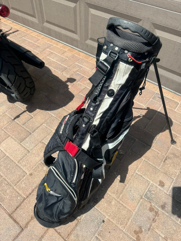Taylormade r9 golf stand bag  With double shoulder strap .