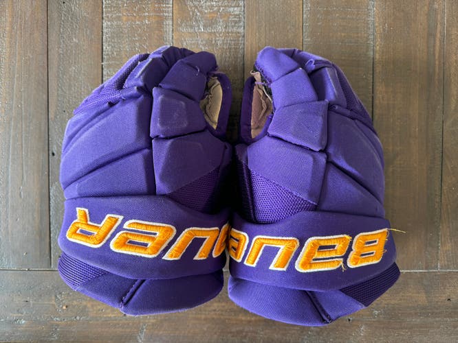Mavericks Bauer 13" Pro Stock Vapor Hyperlite Gloves Purple