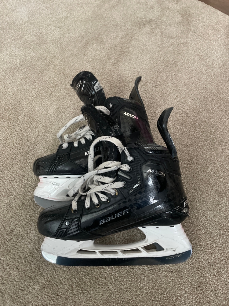 Size 5.5 Supreme Mach Hockey Skates