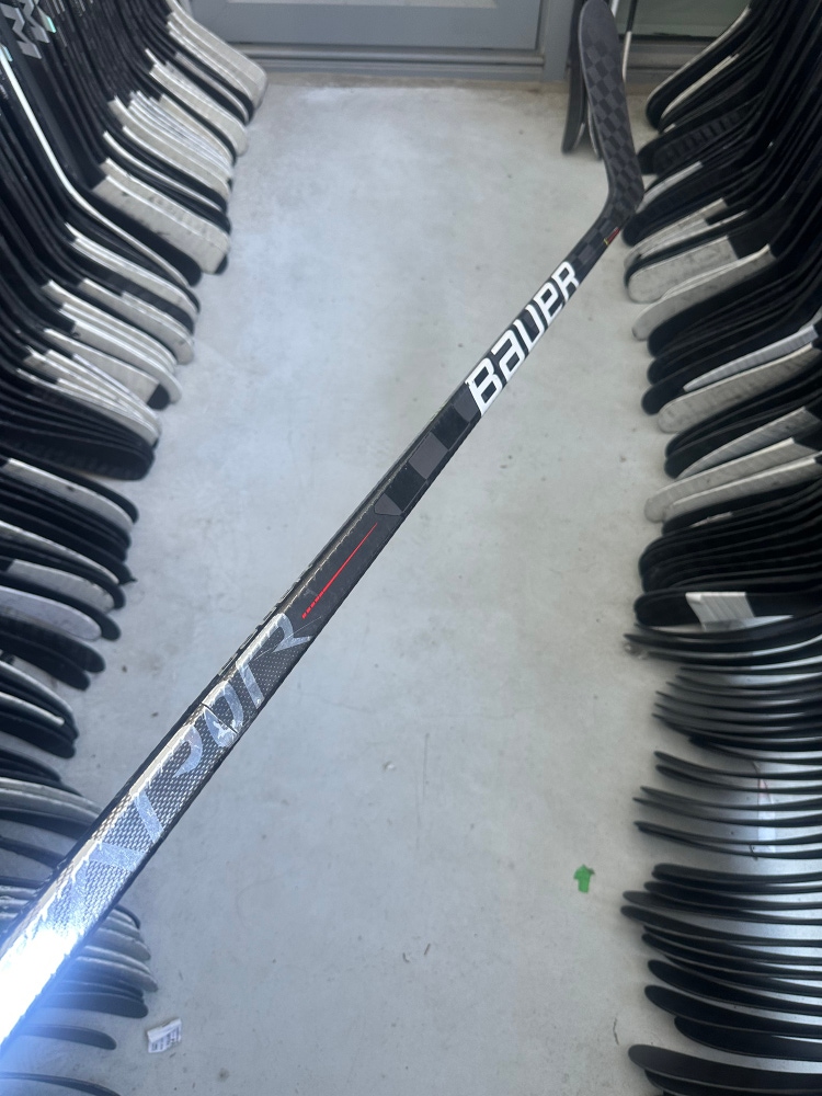 Senior Left Hand P28M Pro Stock Vapor Hyperlite Hockey Stick