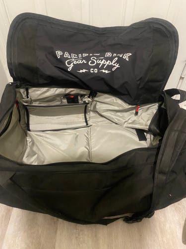 Used Bauer Pacific Rink Bag