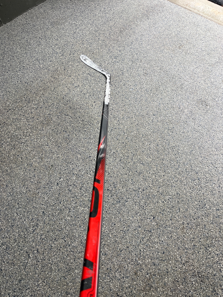 Senior Left Hand P28 Vapor FlyLite Hockey Stick