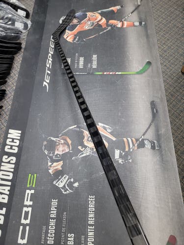 P28 | 75 Flex NEW! Carbon Pro Extra Lite Right Handed Hockey Stick P28 Pro Stock