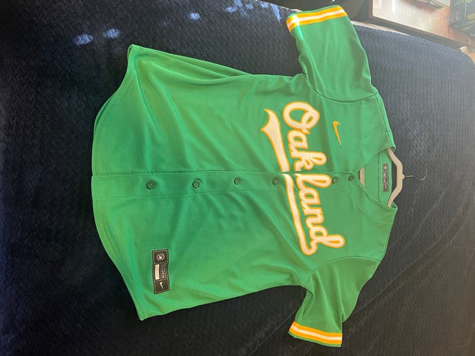 *BRAND NEW *Men’s Medium Green Oakland A’s Jersey