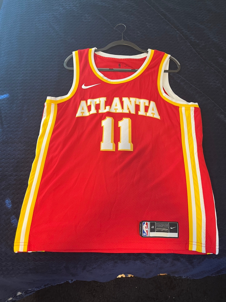 *BRAND NEW* Trae Young Large Jersey