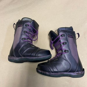 Women's Used Size Women's 6.5 Intuition Donna Snowboard Boots All Mountain