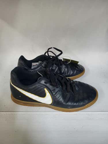 Used Nike Junior 04.5 Indoor Soccer Indoor Cleats