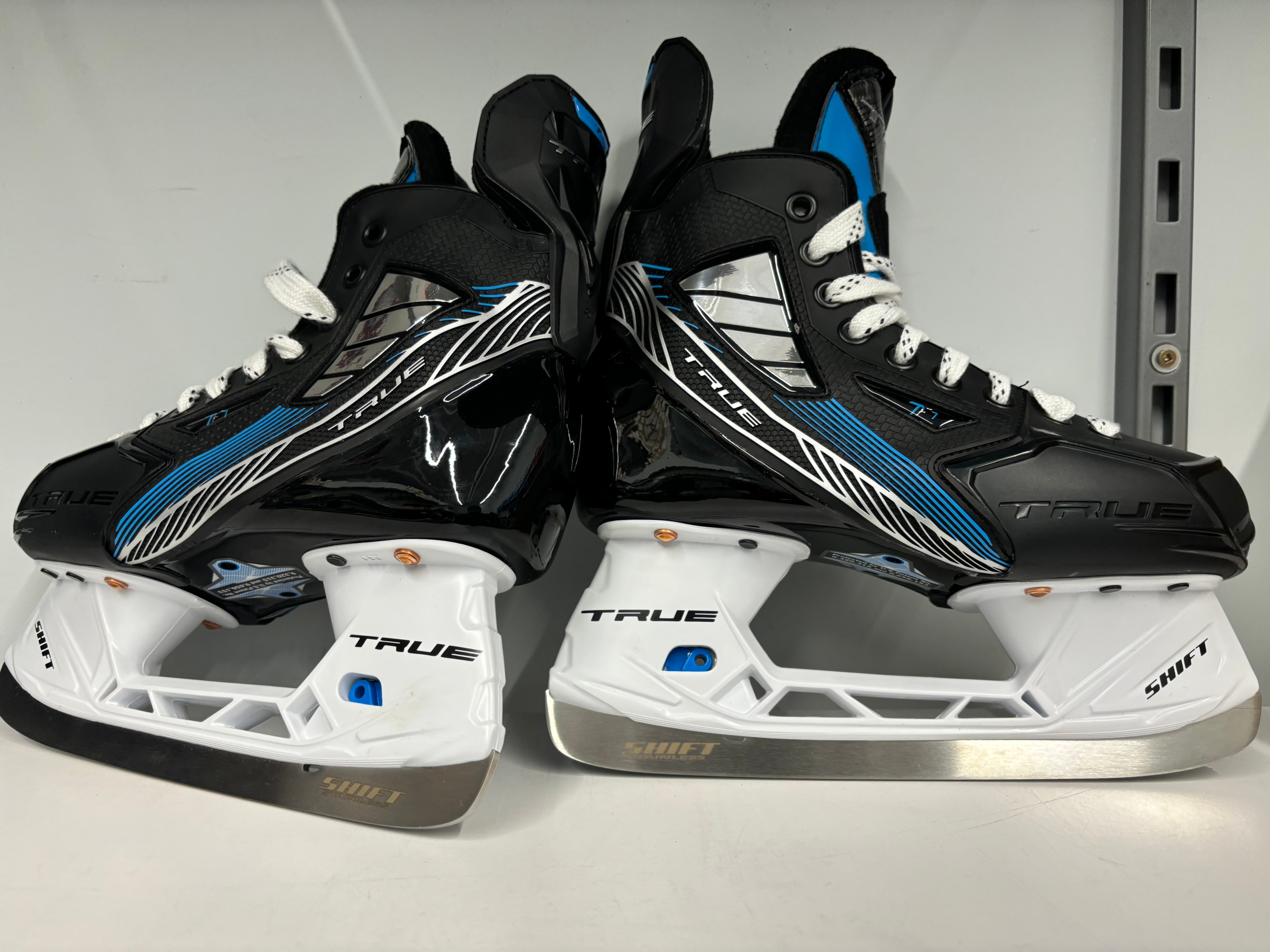 New True TF7 Junior Hockey Skates Regular Width Size 2.5