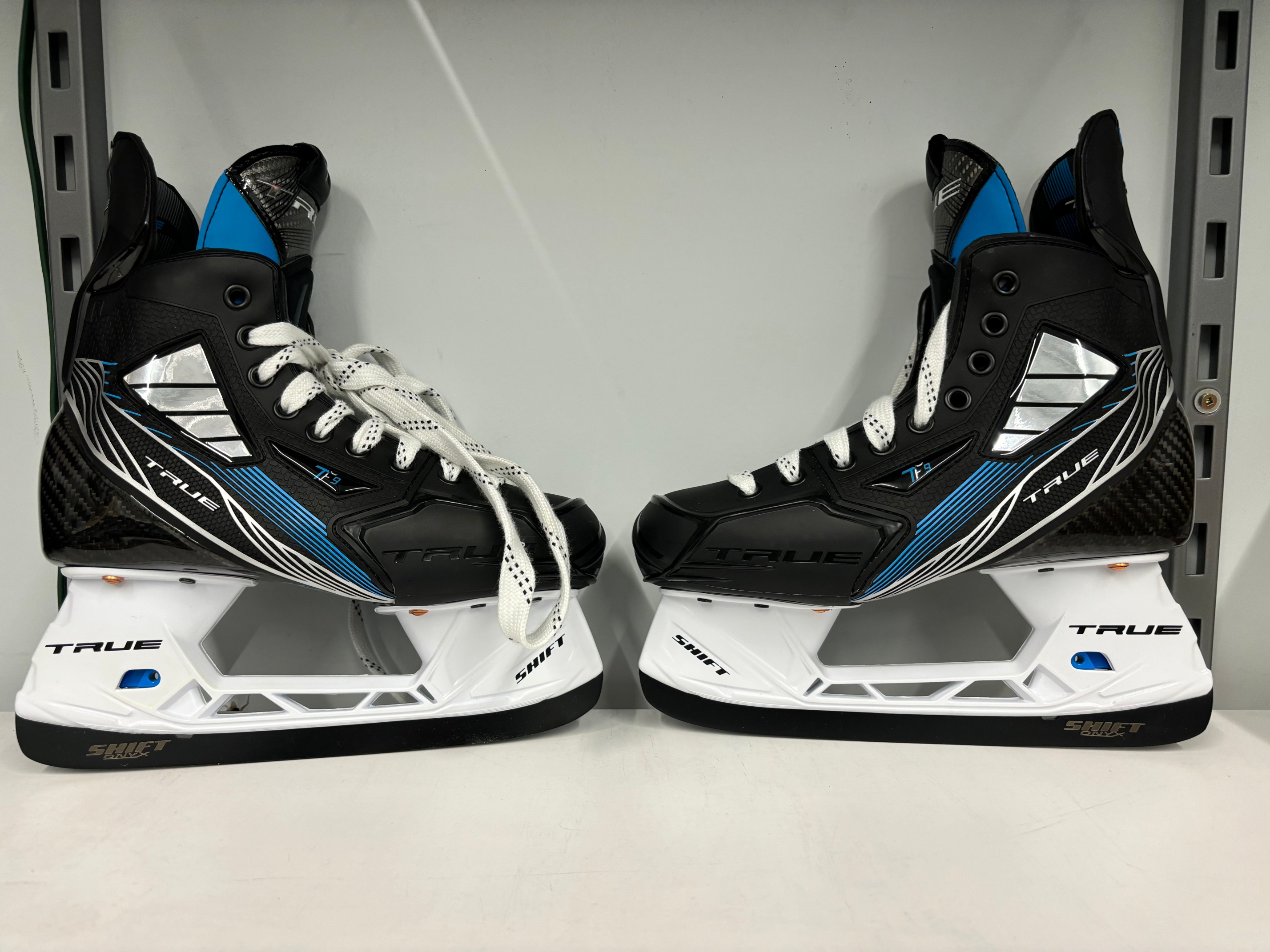 New True TF9 Hockey Skates Intermediate Regular Width Size 4