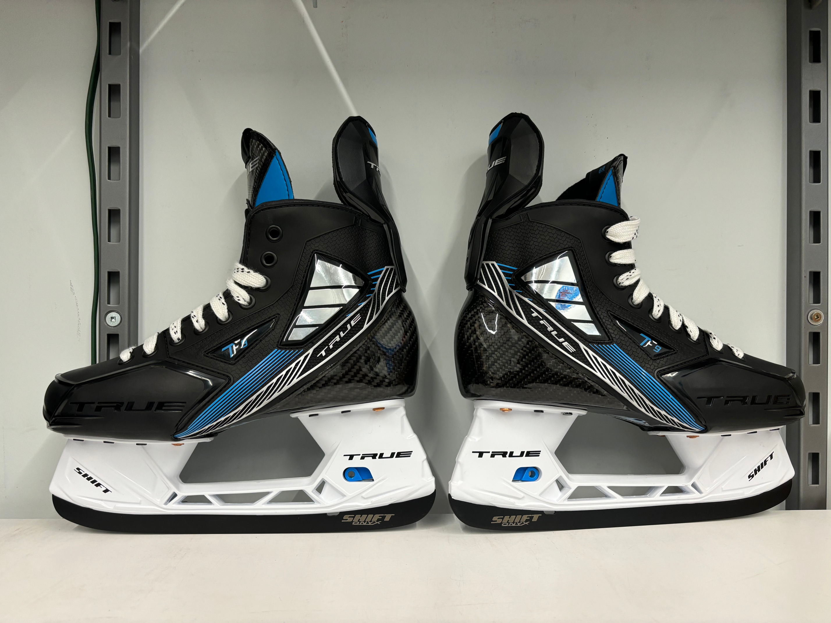 New Senior True TF9 Hockey Skates Regular Width Size 6