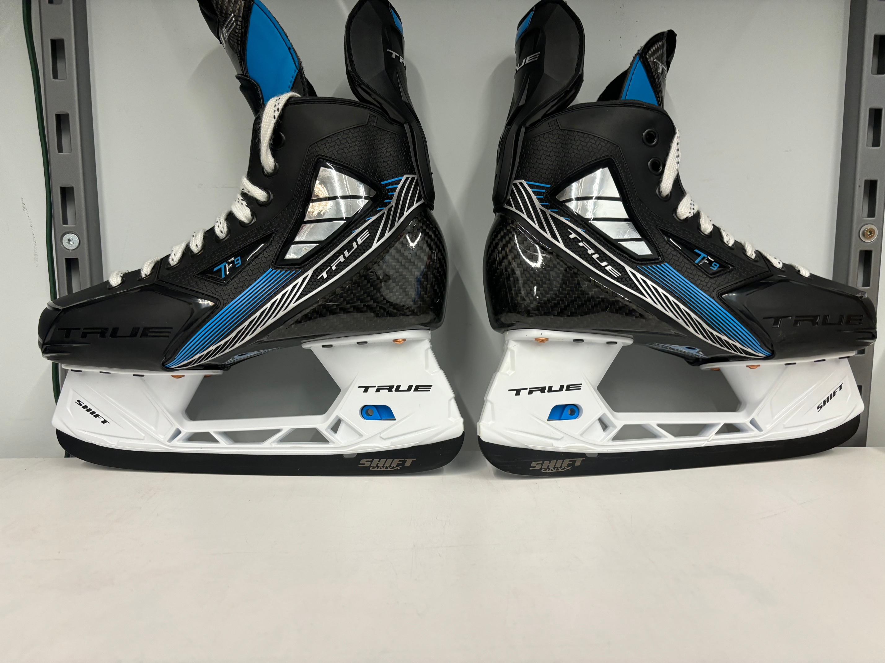New Senior True TF9 Hockey Skates Wide Width Size 6