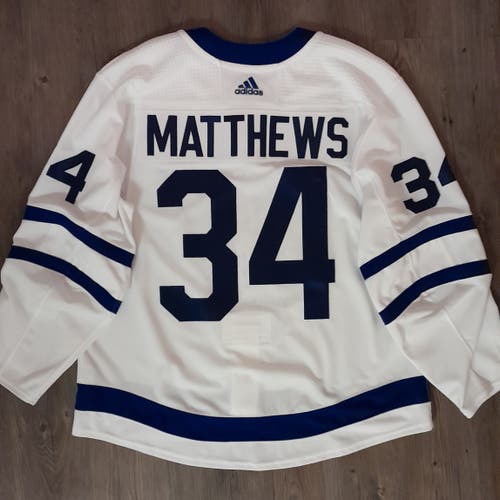 Maple Leafs White Auston Matthews Mic Hockey Jersey Size 58