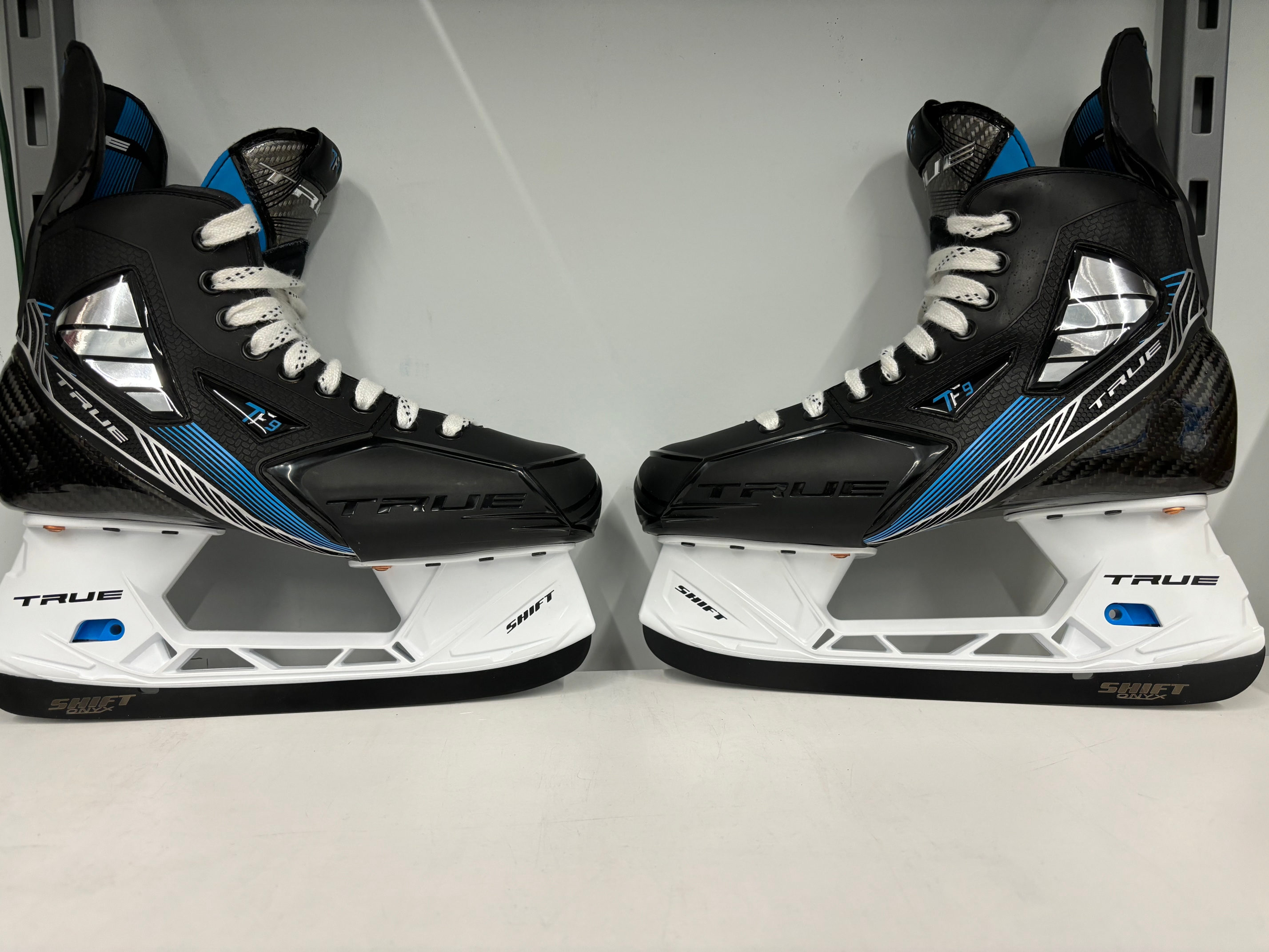 New Senior True TF9 Hockey Skates Wide Width Size 6