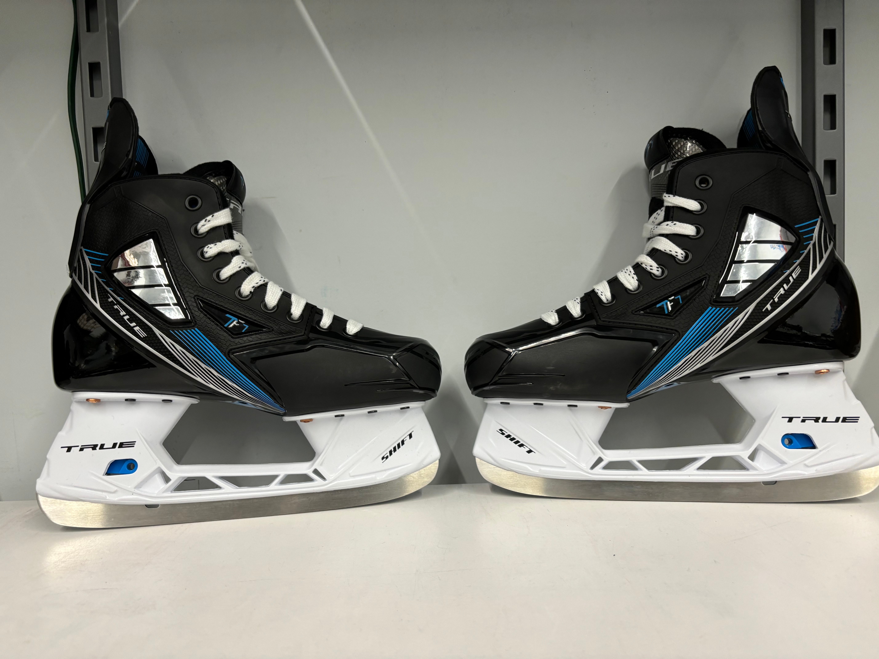 Senior New True TF7 Hockey Skates Wide Width Size 6.5