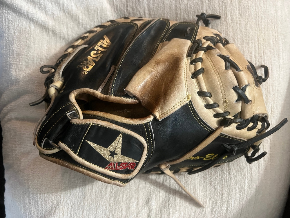 Catcher's 11" CM3000SBT Baseball Glove