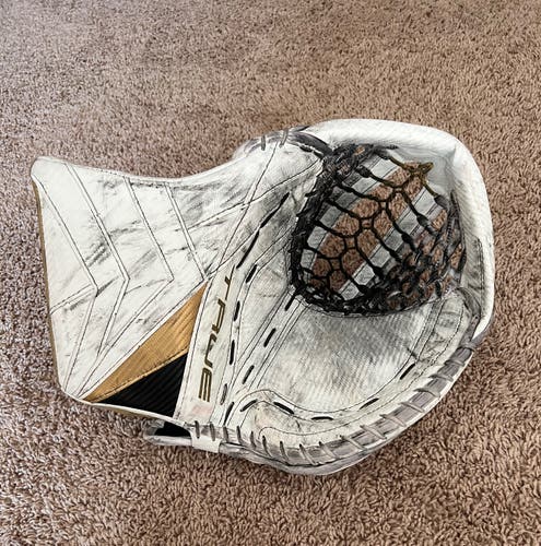 Used True Catalyst PX3 580 Game Ready Goalie Glove