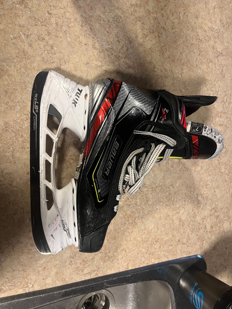 Used Bauer Extra Wide Width 7 Vapor 2X Pro Hockey Skates