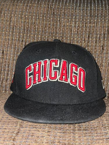 New Era 9Fifty NBA Chicago Bulls SnapBack Hat Men’s One Size Adjustable Used