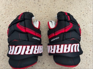 Chicago Blackhawks Used Warrior Covert QRE Gloves 14" Pro Stock Excellent Condition